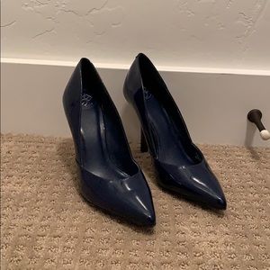 Bcbg blue pattern heels